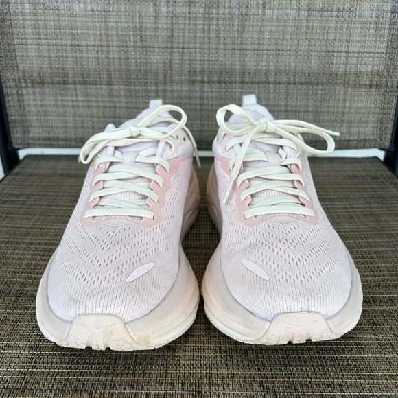 Like new HOKA One size 7 Cosmic Pearl Bondi 8 Running sneakers light Pink White - Picture 2 of 8
